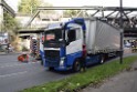 LKW blieb unter Bruecke haengen Koeln Ehrenfeld Innere Kanalstr Hornstr P355